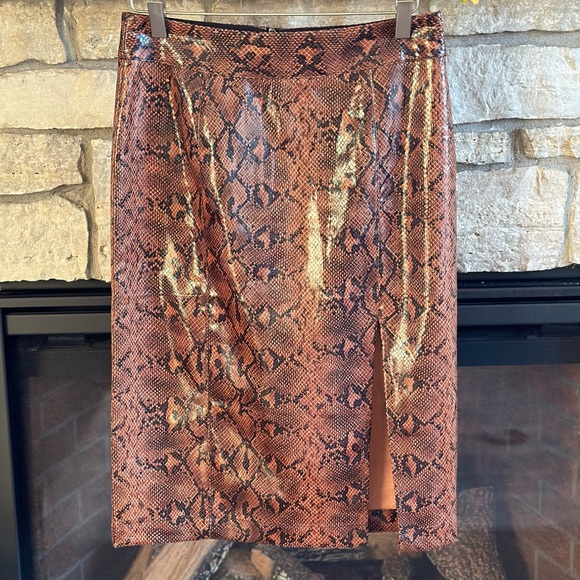 EXPRESS x Negin Mirsalehi ($88)
Vegan Leather Snakeskin Print Midi
Skirt size 6 - Picture 2 of 11